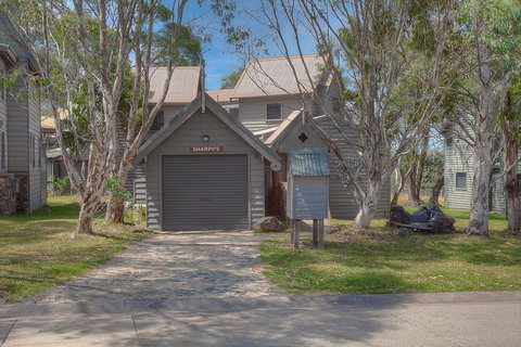 Sharpys Chalet - eAccommodation 3