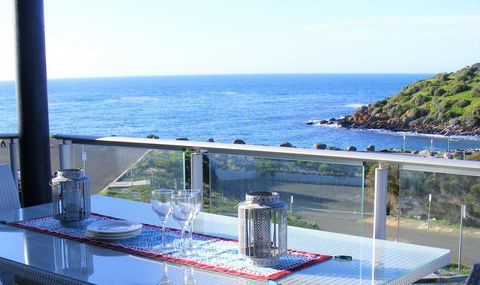 Shearwaters Apartment, Ocean Views - eAccommodation 0