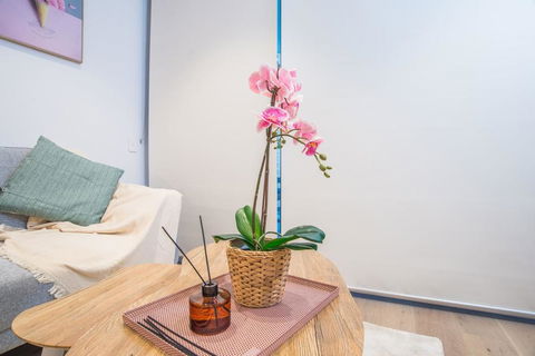 Simple & Cozy APT @Haymarket CBD (balcony Views) - eAccommodation 2