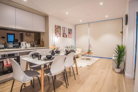 Simple & Cozy APT @Haymarket CBD (balcony Views) - eAccommodation 0