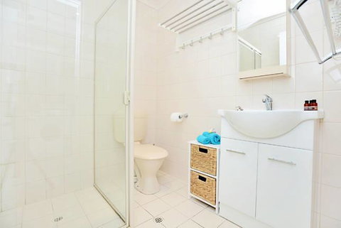 Smugglers Resort-Style Apartments No 9 - eAccommodation 1