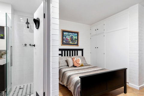 Soho Chic Apartment - eAccommodation 2
