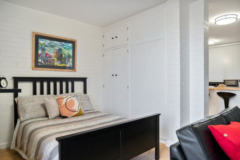 Soho Chic Apartment - eAccommodation 3