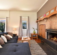 Somerville Wines Farmstay in Broke super cute house on working farm. Walk for miles. - eAccommodation