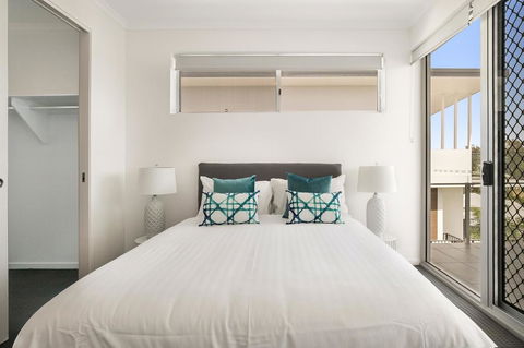 Spacious Apartment With Generous Entertaining - eAccommodation 3