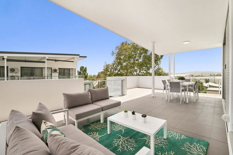 Spacious Apartment With Generous Entertaining - eAccommodation 0