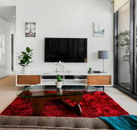 Spacious luxury 3Br Top Location  WiFi Gym Pool - eAccommodation