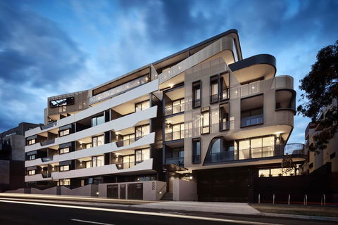 StayCentral Essendon Escape Sub-penthouse - eAccommodation 1