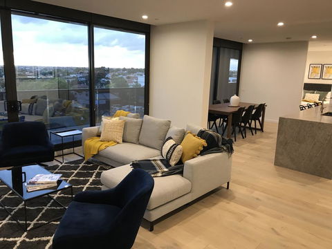 StayCentral Essendon Escape Sub-penthouse - eAccommodation 3