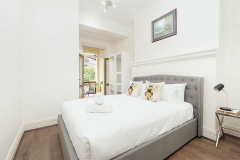 STUNNING SYDNEY HOME 4 - eAccommodation 1