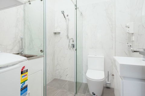 STUNNING SYDNEY HOME 5 - eAccommodation 3