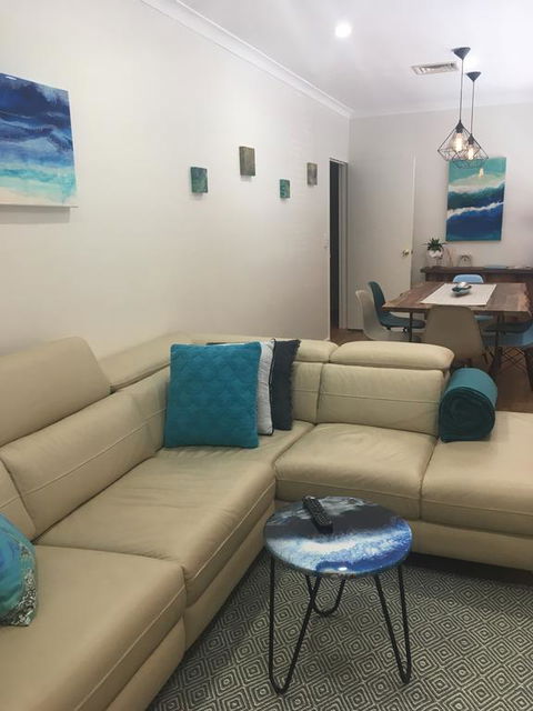 Stylish North Perth On Cafe Strip - eAccommodation 1