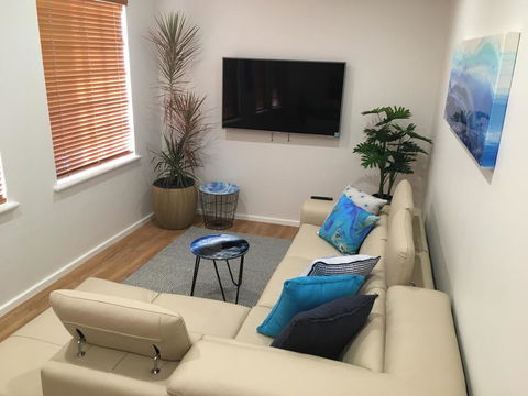 Stylish North Perth On Cafe Strip - eAccommodation 0