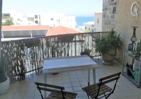 Sun, Sand, Sea And Salty Kisses Cottesloe Beach House - eAccommodation 3