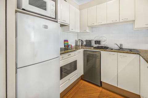 Super Convenient Apartment With Garden Views - eAccommodation 3