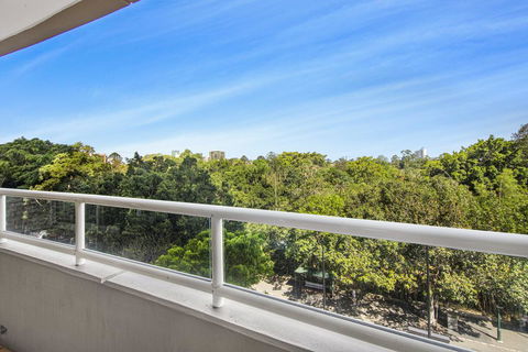 Super Convenient Apartment With Garden Views - eAccommodation 0