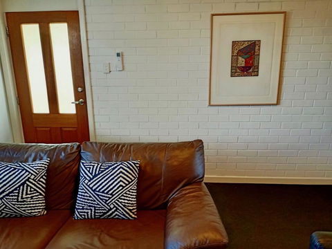 Superb 2 BR Apartment Minutes To CBD- Cen7 - eAccommodation 0