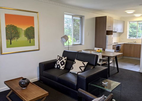 Superb 2 BR Apartment Minutes To CBD- Cen8 - eAccommodation 0
