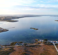 Tall Pines Beach House at Mount Dutton Bay part of Coffin Bay waterways - eAccommodation