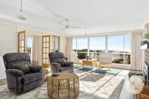 TASSIE SEASIDE SERENITY - L'Abode Accommodation - eAccommodation 0