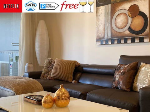 TERRACE LUX FULLY AIR 2 CAR FREE NETFLIX WIFI WINE - eAccommodation 0