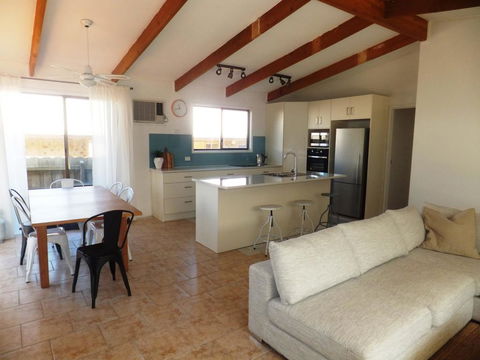 TERRIFIC ON TAMARA CRESCENT - eAccommodation 3