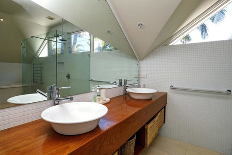 THE BEACH HOUSE - eAccommodation 0