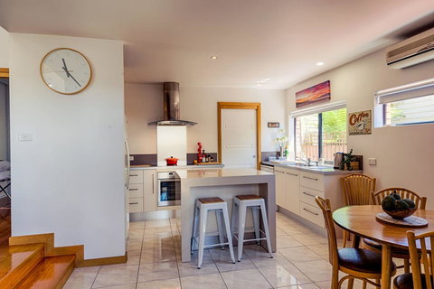 Ulverstone Boutique Accomodation - eAccommodation 13