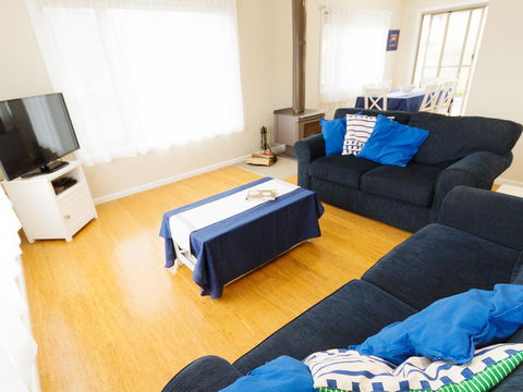 Catherine Lodge Farm Gate Cottages - eAccommodation 15