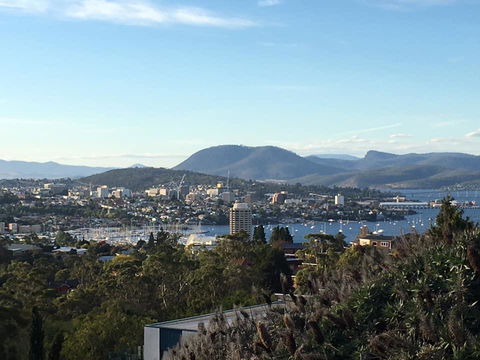 The View 2 Bed Unit With Stunning Hobart Outlook - eAccommodation 0