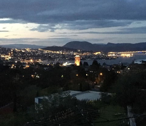 The View 2 Bed Unit With Stunning Hobart Outlook - eAccommodation 24