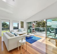 Seas The Day - Seaside Getaway - eAccommodation