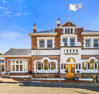 Cygnet Old Bank - eAccommodation