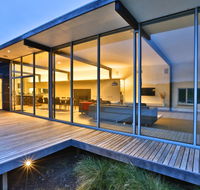 Cloudy Bay Beach House - eAccommodation