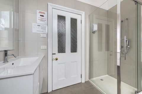 Empire Hotel Queenstown - eAccommodation 10