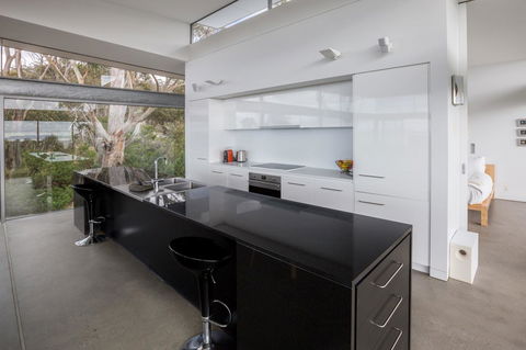 Avalon Coastal Retreat - eAccommodation 13