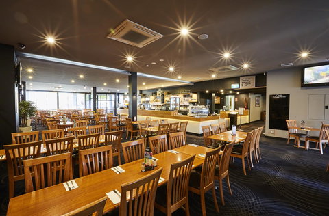Mornington Hotel - eAccommodation 9