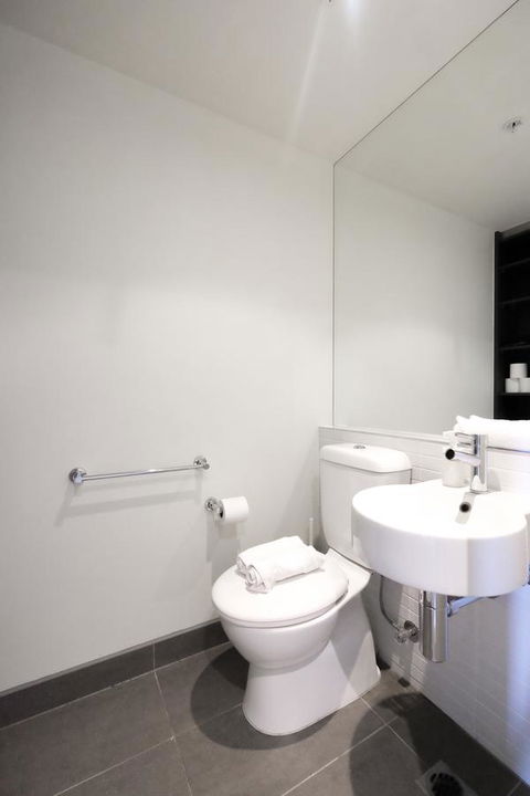 Mono Apartments On Franklin Street - eAccommodation 11