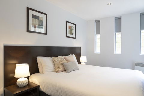 The Dolphin Apartments - eAccommodation 9