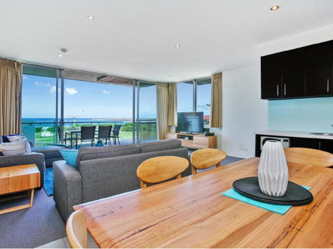 The Dolphin Apartments - eAccommodation 15