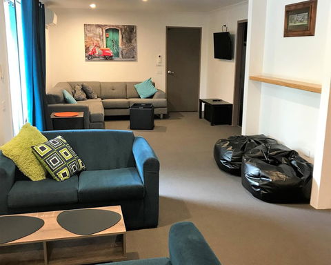 Snow View Holiday Units - eAccommodation 12