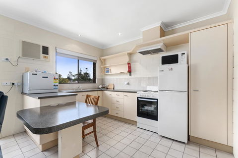 Allambi Holiday Apartments - eAccommodation 2