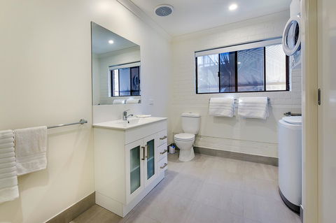 Allambi Holiday Apartments - eAccommodation 35