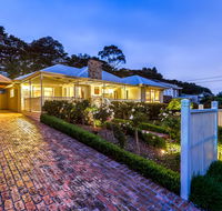 Lovely 5BR full house in Glen Waverley walk to train bus  shops - eAccommodation