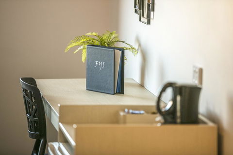 Nightcap At The Cheeky Squire - eAccommodation 15