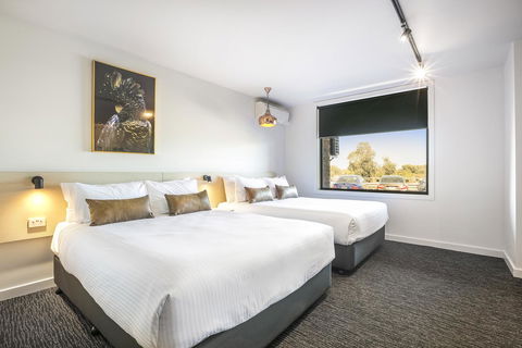 Nightcap At The Cheeky Squire - eAccommodation 19