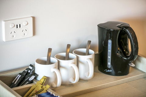 Nightcap At The Cheeky Squire - eAccommodation 10