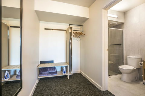 Nightcap At The Cheeky Squire - eAccommodation 20