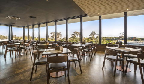 Nightcap At The Cheeky Squire - eAccommodation 5