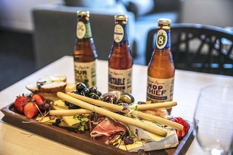 Nightcap At The Cheeky Squire - eAccommodation 7